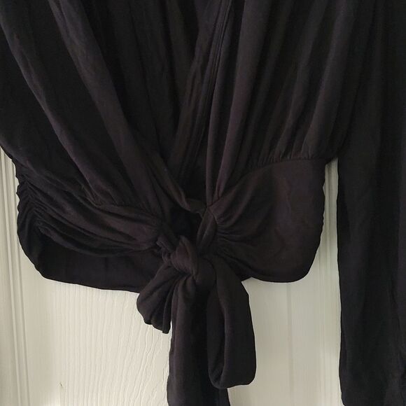 FREE PEOPLE Bell Sleeve "That's A Wrap" Crop Black Top Sz XS - Picture 9 of 11